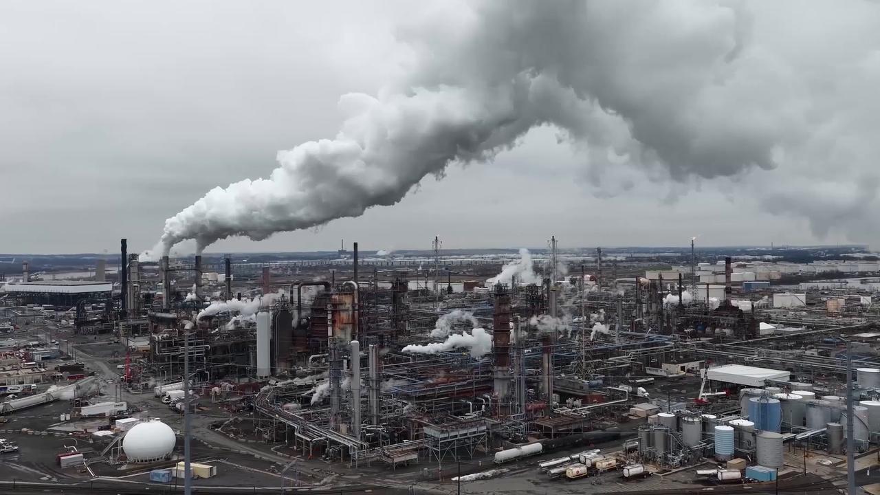 Video thumbnail for US: Oil prices tumble as US-Iran peace deal paves way for reopening of Strait of Hormuz.