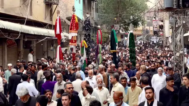 Video thumbnail for Pakistan: Shia Muslims mark Muharram procession in Pakistan.
