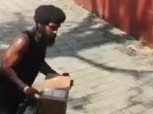 Video thumbnail for Surveillance video captures suspect stealing FedEx package from Newark porch