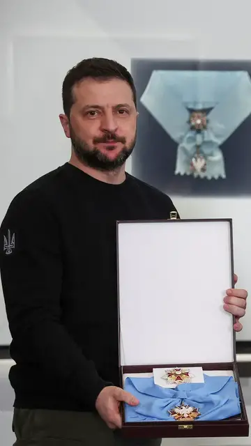 Video thumbnail for Zelenskyy returns Polish honour amid WWII-era dispute