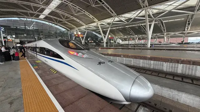 Video thumbnail for Guangzhou to Chongqing China High Speed Train Travel 2026