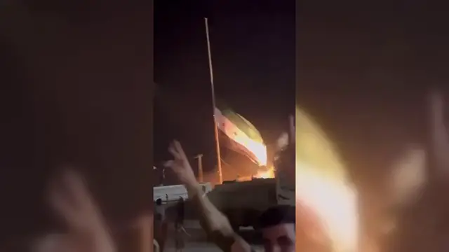 Video thumbnail for Syria: Kurds Torch Syrian Flag and Government Building.
