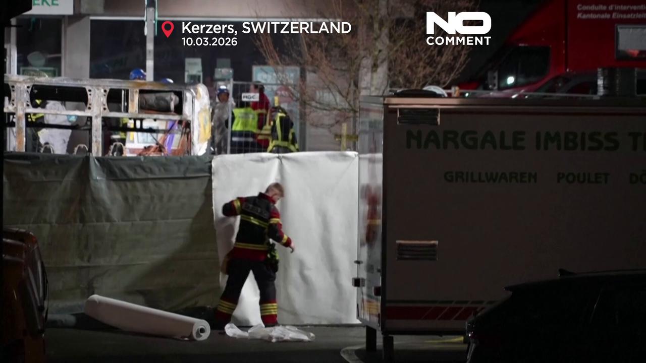 Video thumbnail for Bus fire in Switzerland leaves at least 6 dead, 4 injured