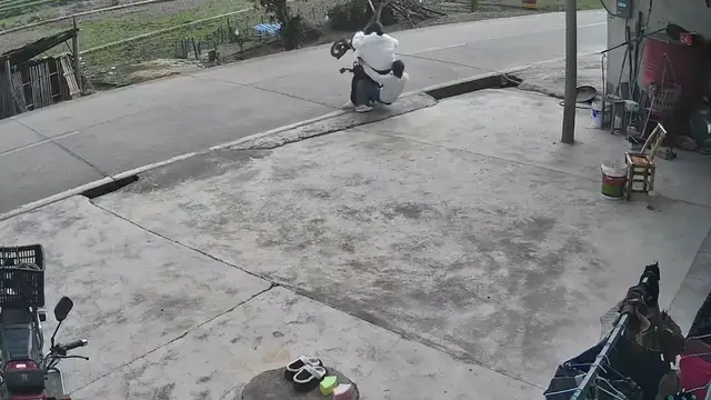 Video thumbnail for Overloaded E-Bike Tips Backward, Two Women Take a Tumble