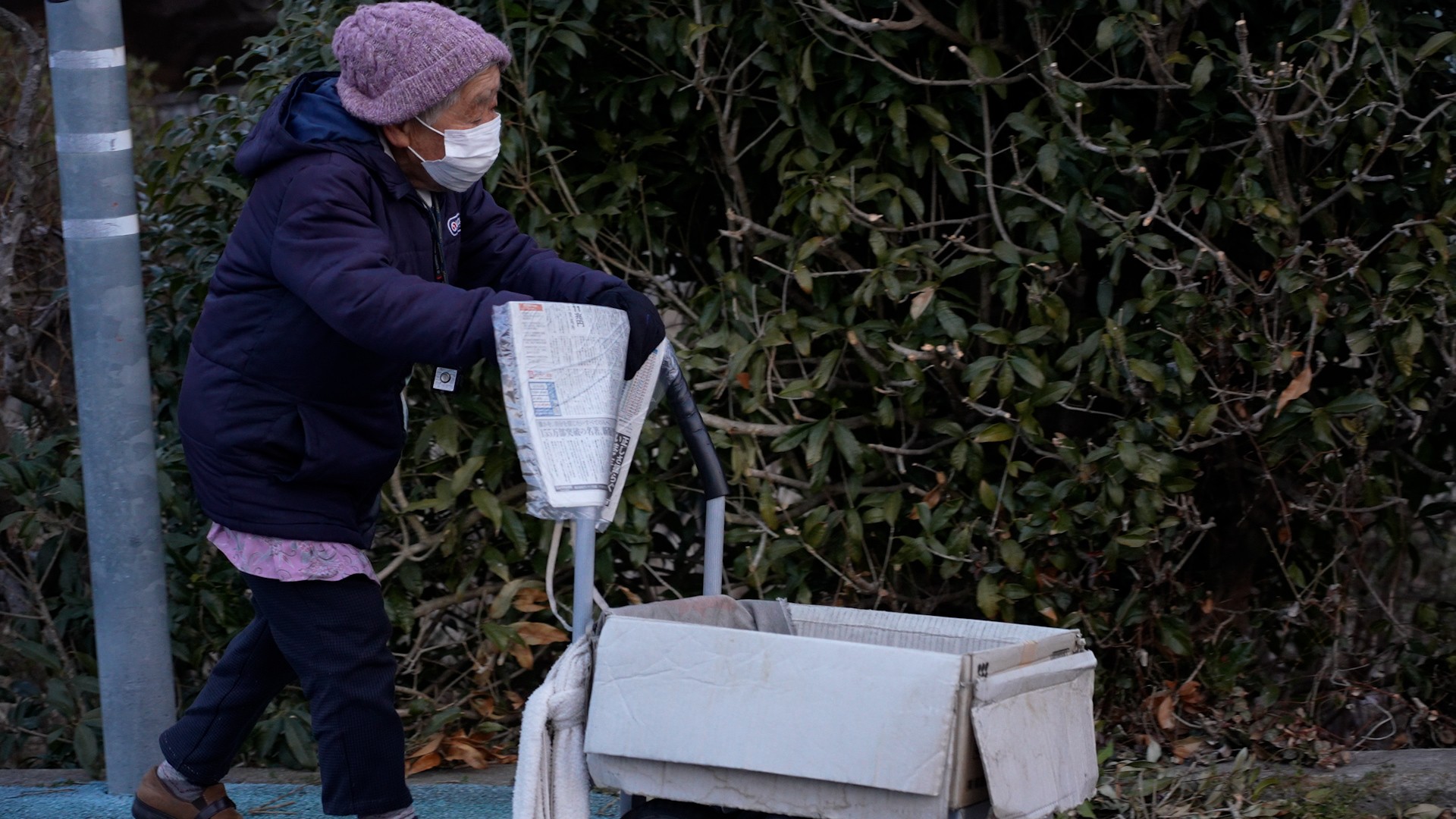 Video thumbnail for Yoshie Watanabe oldest newspaper delivery person at 91