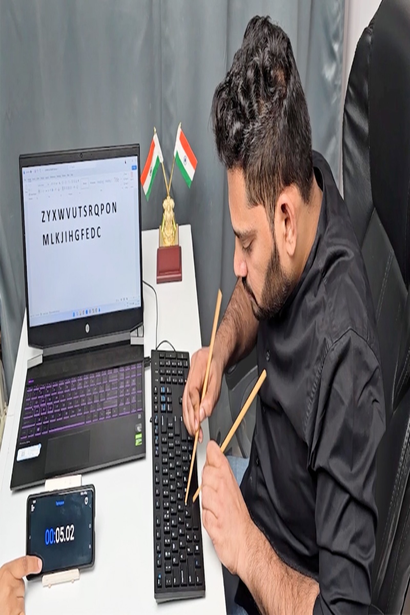 Video thumbnail for Elavarasan sets typing record using chopsticks in seconds