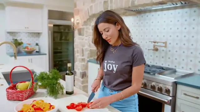 'Video thumbnail for How To Make Tomato And Bell Pepper Salad_ (Easy_ Healthy Salad Recipe)(720P_HD)'
