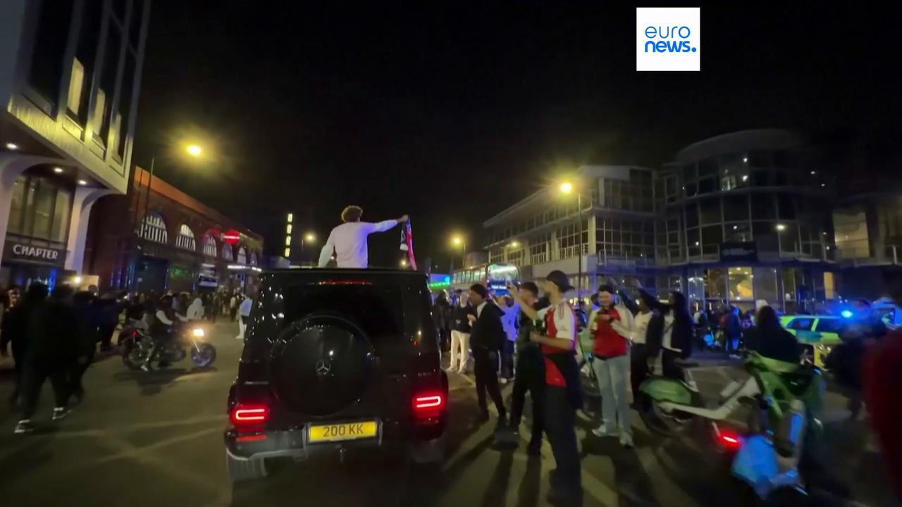 Video thumbnail for Watch: Arsenal fans go wild after first Premier League title in 22 years