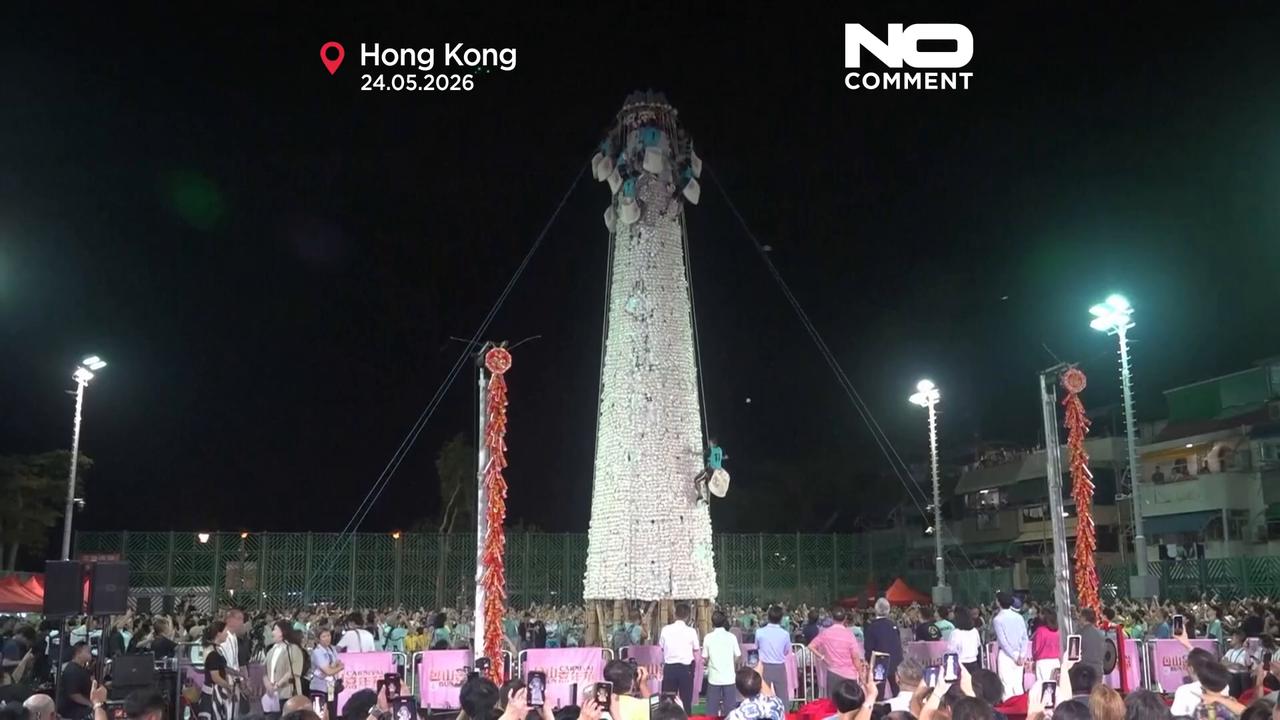 Video thumbnail for Climbers race up giant bun tower at Hong Kong’s colourful Bun Festival