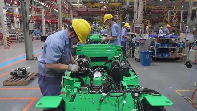 Video thumbnail for China: China's forklift exports rise to the occasion.