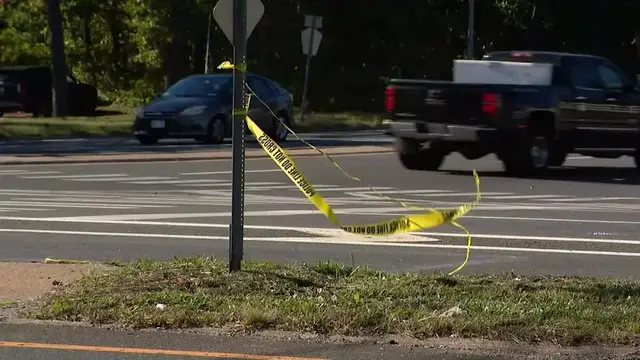 Video thumbnail for Man dies after getting hit by car crossing Veterans Memorial Highway in Islandia