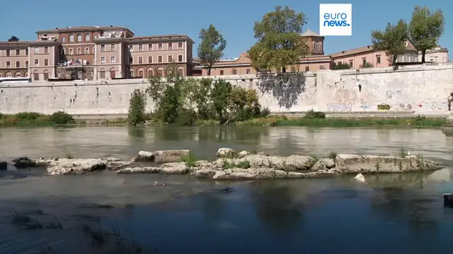 Video thumbnail for Drought exposes remains of ancient Roman bridge in the Tiber river in Rome