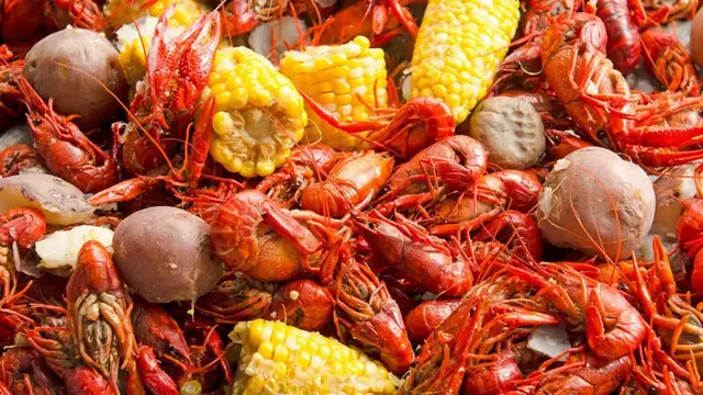 Video thumbnail for Crawfish Boil with Friends - Tips on Doing a Crawfish Boil