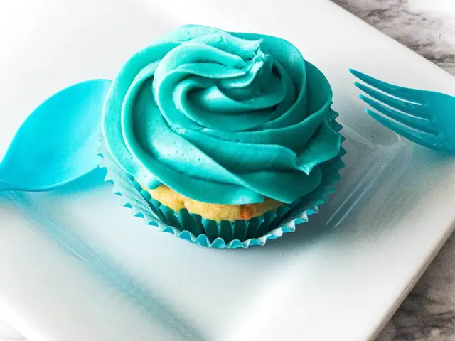 'Video thumbnail for Fluffy Vanilla Buttercream Frosting - That You Absolutely Must Try!'