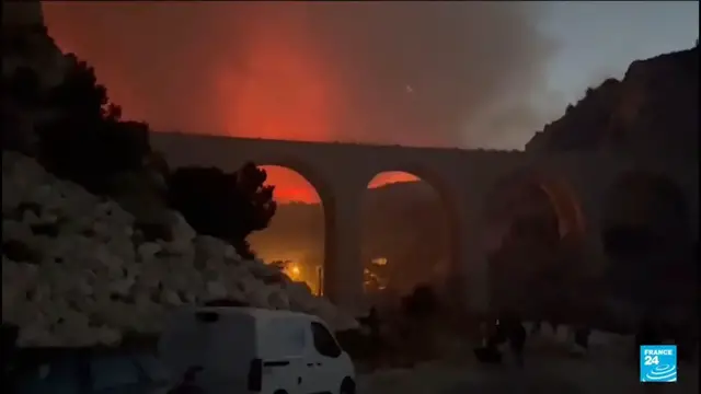 Video thumbnail for Wildfires:  Firefighters mobilized to tackle blazes all over Europe