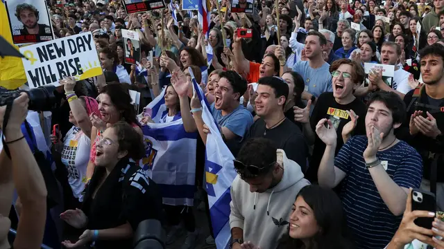 'Video thumbnail for Israelis cheer as Hamas hands first captives over to the Red Cross'