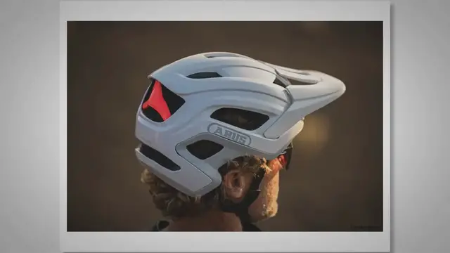 Video thumbnail for (E-)Bike-Helm von Abus & Richie Schley.
