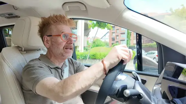 Video thumbnail for Mercedes-Benz VLE First Drive