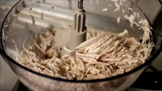 Video thumbnail for 【PHILIPS飛利浦】廚神料理機 HR7629  實際使用 刨芋頭絲