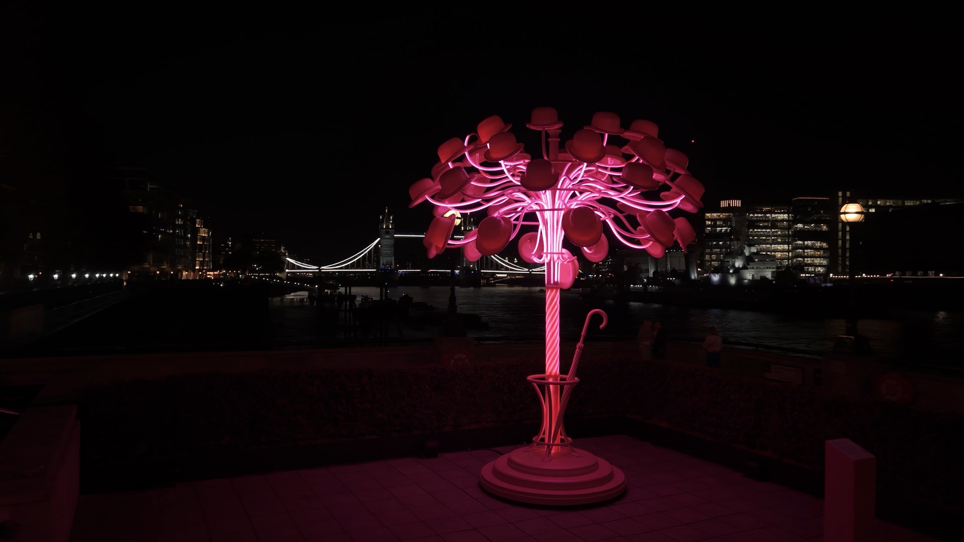 Video thumbnail for Beazley Group builds tallest hat stand record