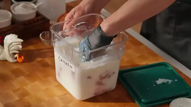 Video thumbnail for How To Make The Best Fried Chicken(720P_HD)