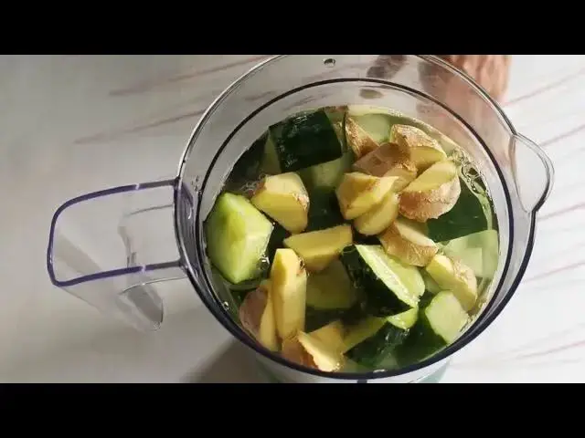 Video thumbnail for Cucumber Lime Ginger Juice