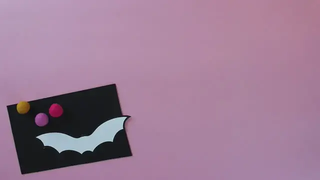 Video thumbnail for How To Make a DIY Halloween Bat Banner