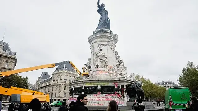 Video thumbnail for French tourism sector concerned about impact as more protests planned