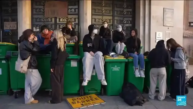 Video thumbnail for Students, trade unions and Yellow Vests set to protest across France