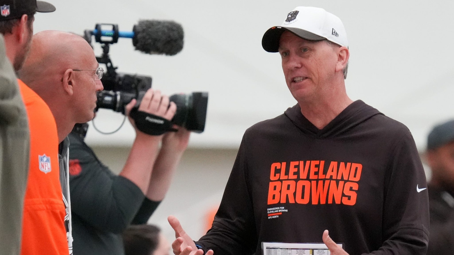 Video thumbnail for Todd Monken's Bold Claims on Browns QB Performance at OTAs