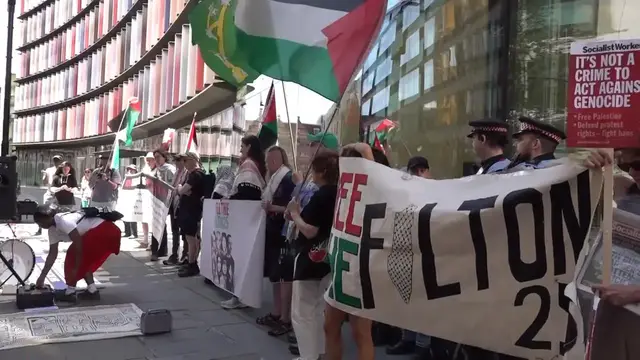 Video thumbnail for UK: Demonstrators gather outside Old Bailey Court in support of Filton 25 activists.