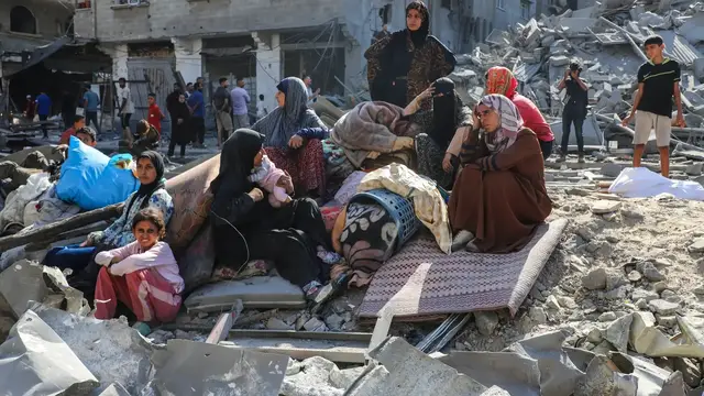 'Video thumbnail for Southern Gaza residents risk danger in so-called safe zone'