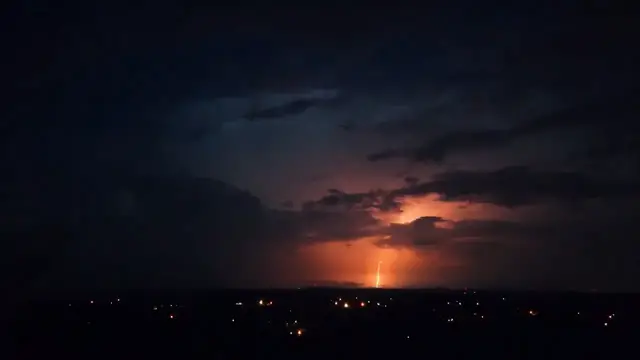 Video thumbnail for Evening storm showcases striking lightning in London, Kentucky