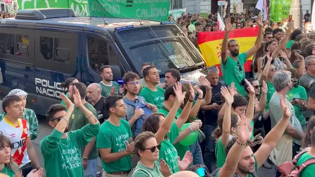 Video thumbnail for Spain: 20261015_Teachers' strike in Madrid_ h199_001.