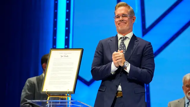 Video thumbnail for Is Joe Buck or Al Michaels the Best Sports Commentator?