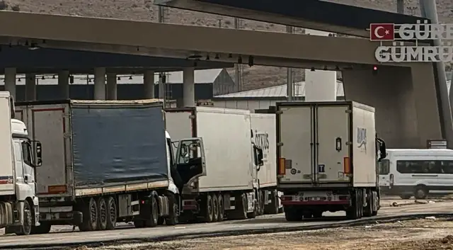 Video thumbnail for Iran turns to land trade as US naval blockade leaves trucks stuck for weeks at Turkiye border