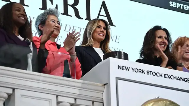 Video thumbnail for NY: First Lady Melania Trump At NYSE 4.