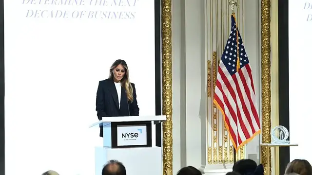 Video thumbnail for NY: First Lady Melania Trump At NYSE 5.