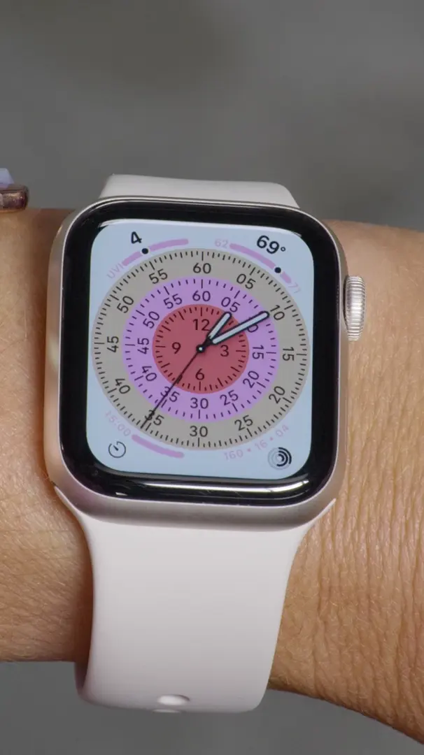 Video thumbnail for Apple Watch SE 3 Review