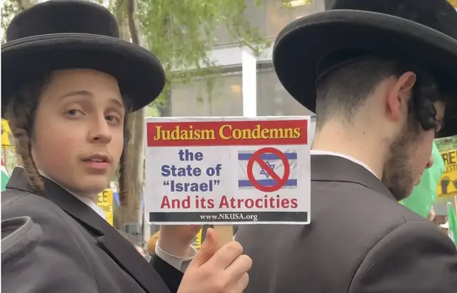 Video thumbnail for Jewish protestors join Free Palestine march to denounce Netanyahu