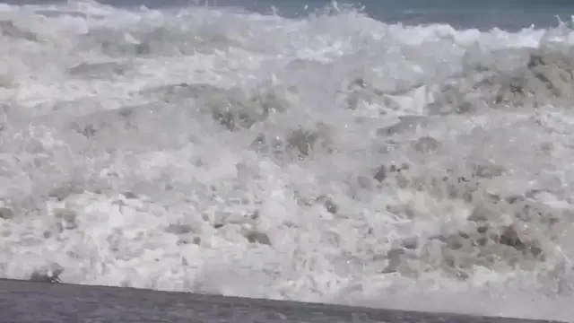 Video thumbnail for US: Santa Cruz Lifeguard Battles Powerful Waves To Rescue 10 Year Old Boy (WITHOUT CREDIT).
