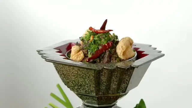 Video thumbnail for How One of Thailand s Most Iconic Dishes is Made   Passport Kitchen   Epicurious(720P HD)