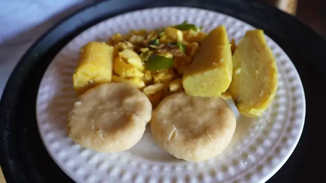 'Video thumbnail for Massive Jamaican Fusion Food Tour In Kingston!'