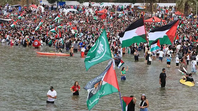 'Video thumbnail for Gaza aid flotilla delays departure from Tunisian port after drone attacks'