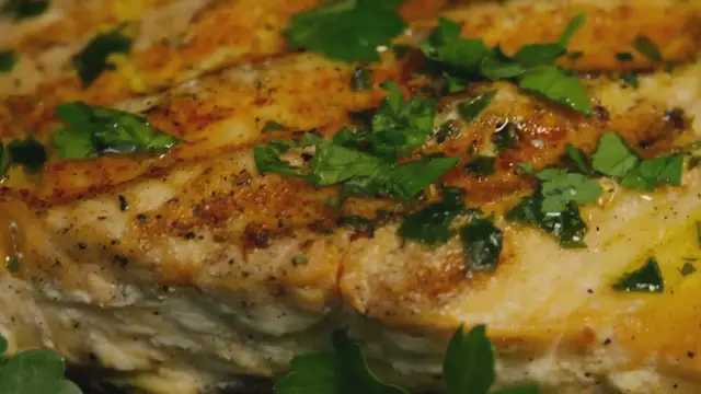 Video thumbnail for Creamy Lemon Butter Chicken Thighs