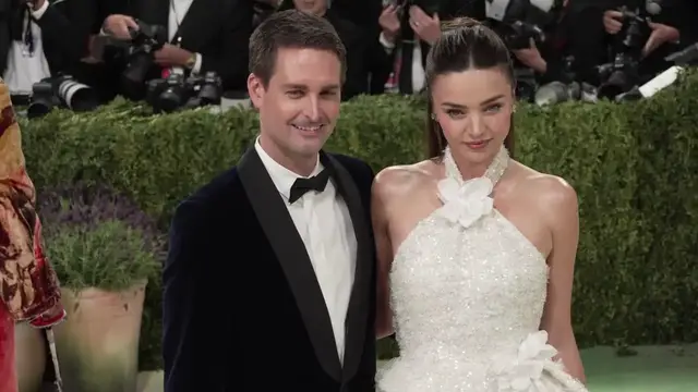 Video thumbnail for UNCAPTIONED: Miranda Kerr details strict diet: 'No eggs, no sushi'.