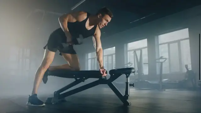 Video thumbnail for Why Can't I Feel My Chest Muscles While Doing a Bench Press?