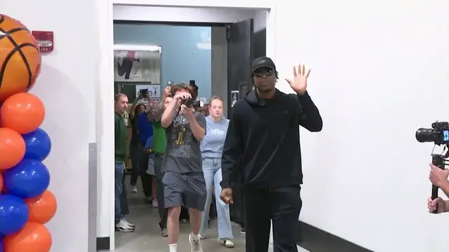 Video thumbnail for Knicks star OG Anunoby meets fans at Yonkers event