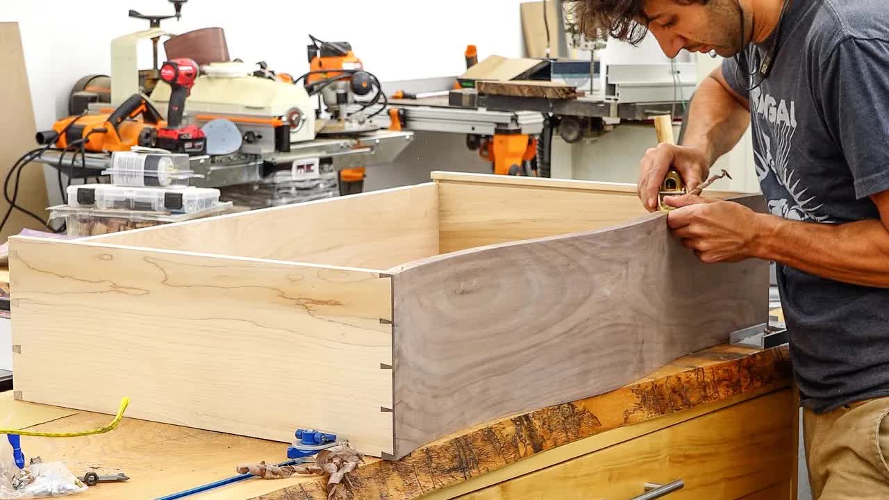 Video thumbnail for Matthew Cremona: Serpentine Dovetailed Drawers, Shaping the Fronts, and Joinery