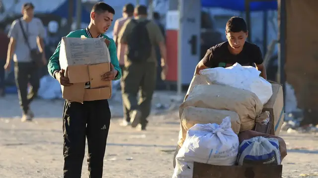'Video thumbnail for Urgent humanitarian needs: Israel says it will halve the number of aid trucks'